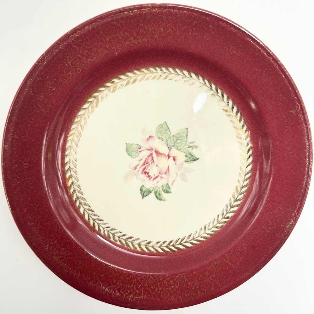 🔱🍎🌷🌺📕💌Homer Laughlin - ceramic saucer.